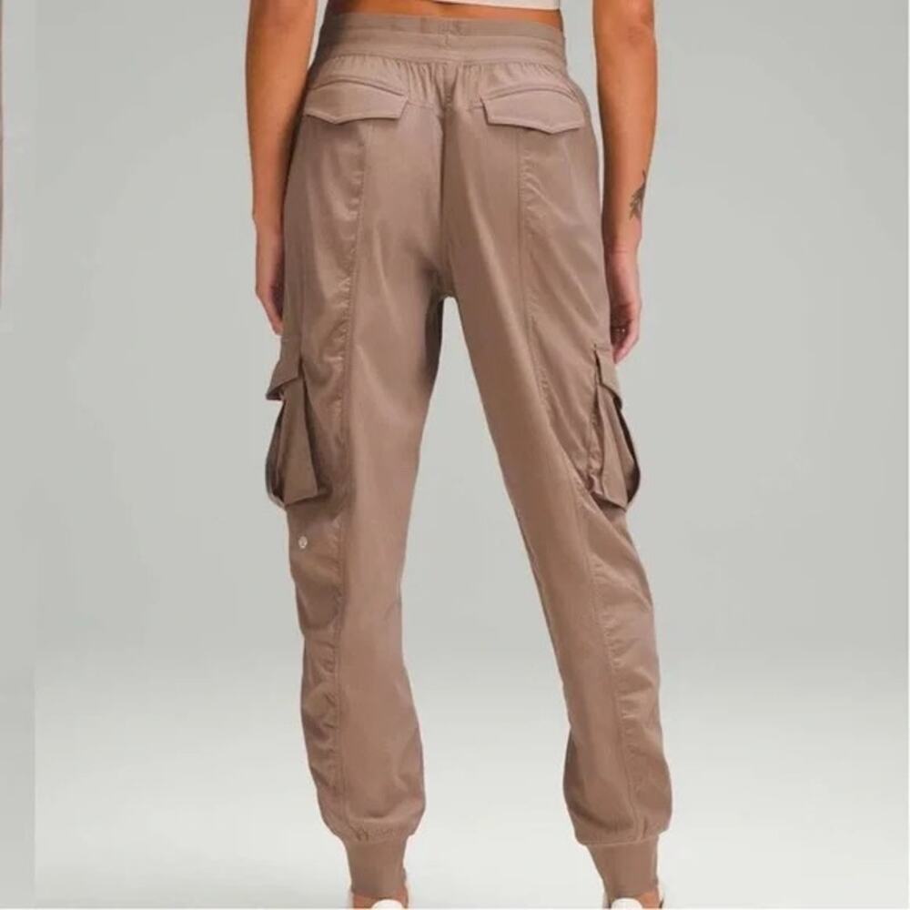 Lululemon Dance Studio Relaxed-Fit Mid-Rise Cargo Jogger Taupetastic XL - Picture 9 of 9